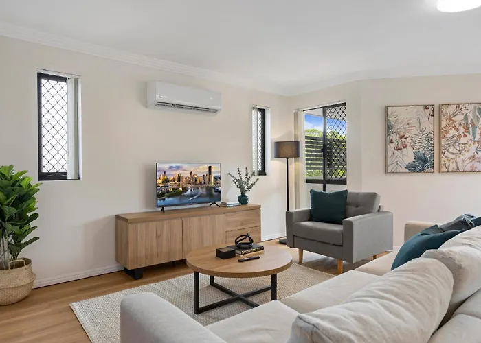 Comfy 2-Bedroom Family Apartment With Free Parking